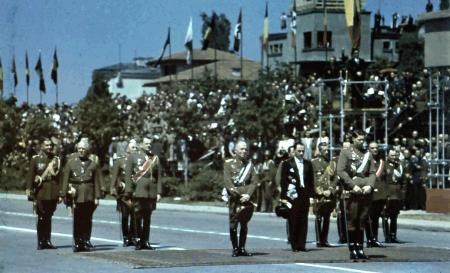 Regele-Mihai-si-Maresalul-Ion-Antonescu-parada-de-10-mai-1943